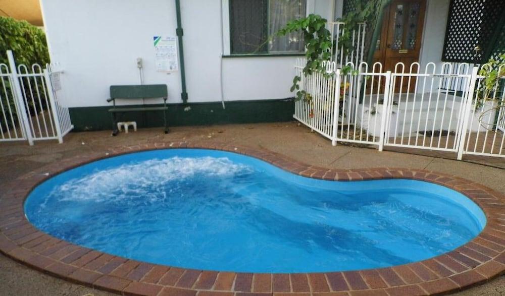 Central Point Motel Mount Isa Exterior photo