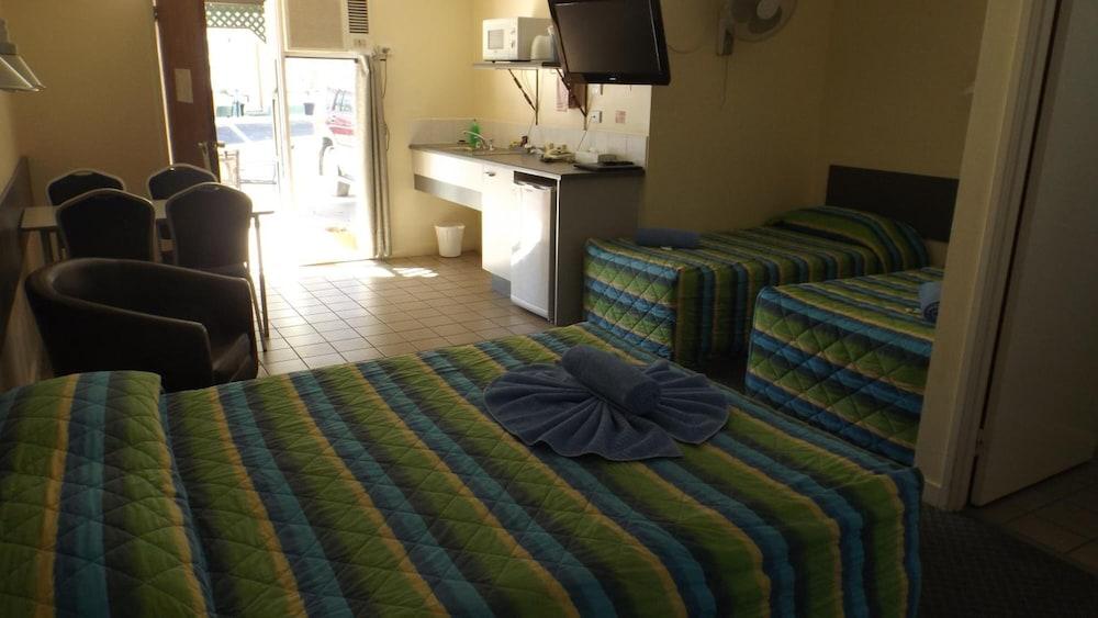 Central Point Motel Mount Isa Exterior photo