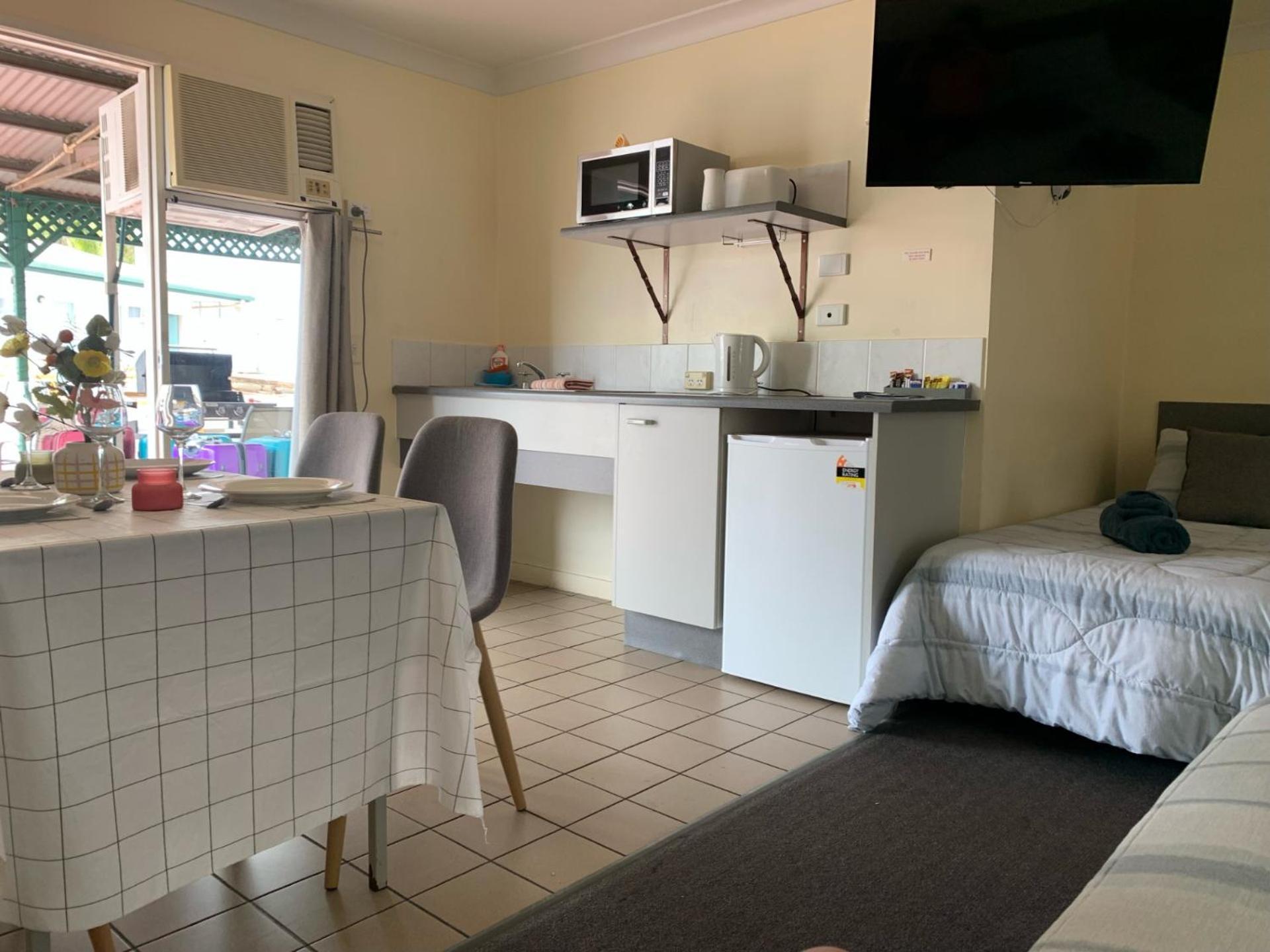 Central Point Motel Mount Isa Exterior photo