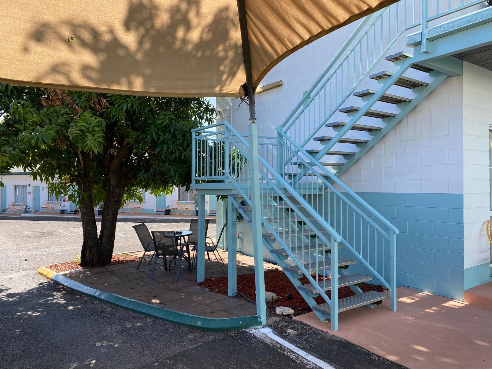 Central Point Motel Mount Isa Exterior photo
