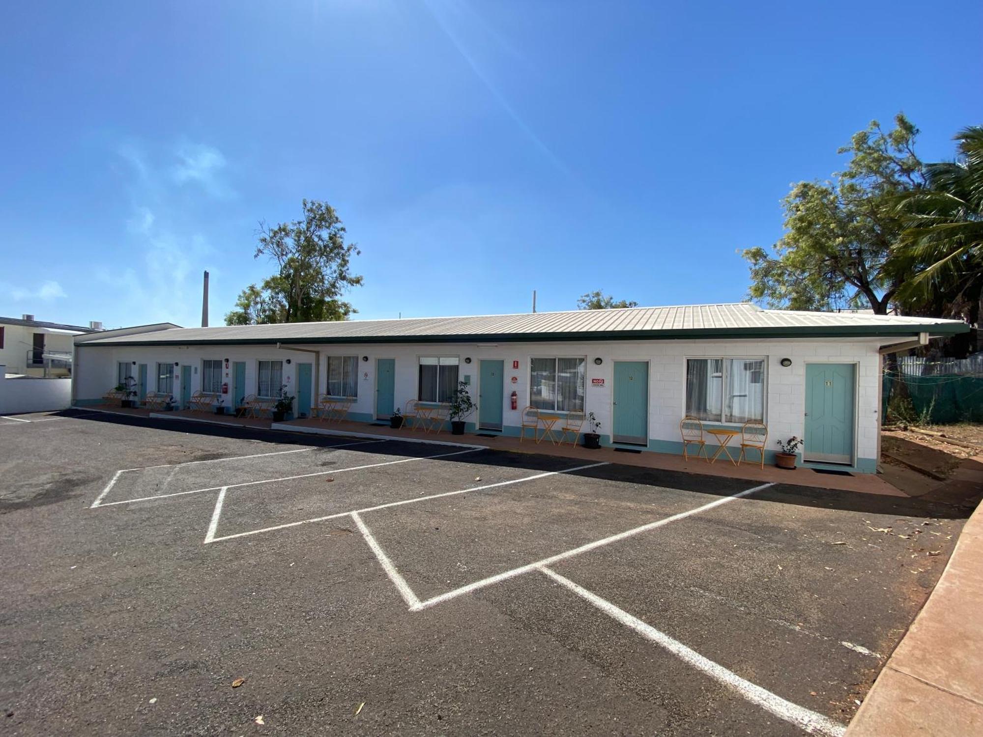 Central Point Motel Mount Isa Exterior photo