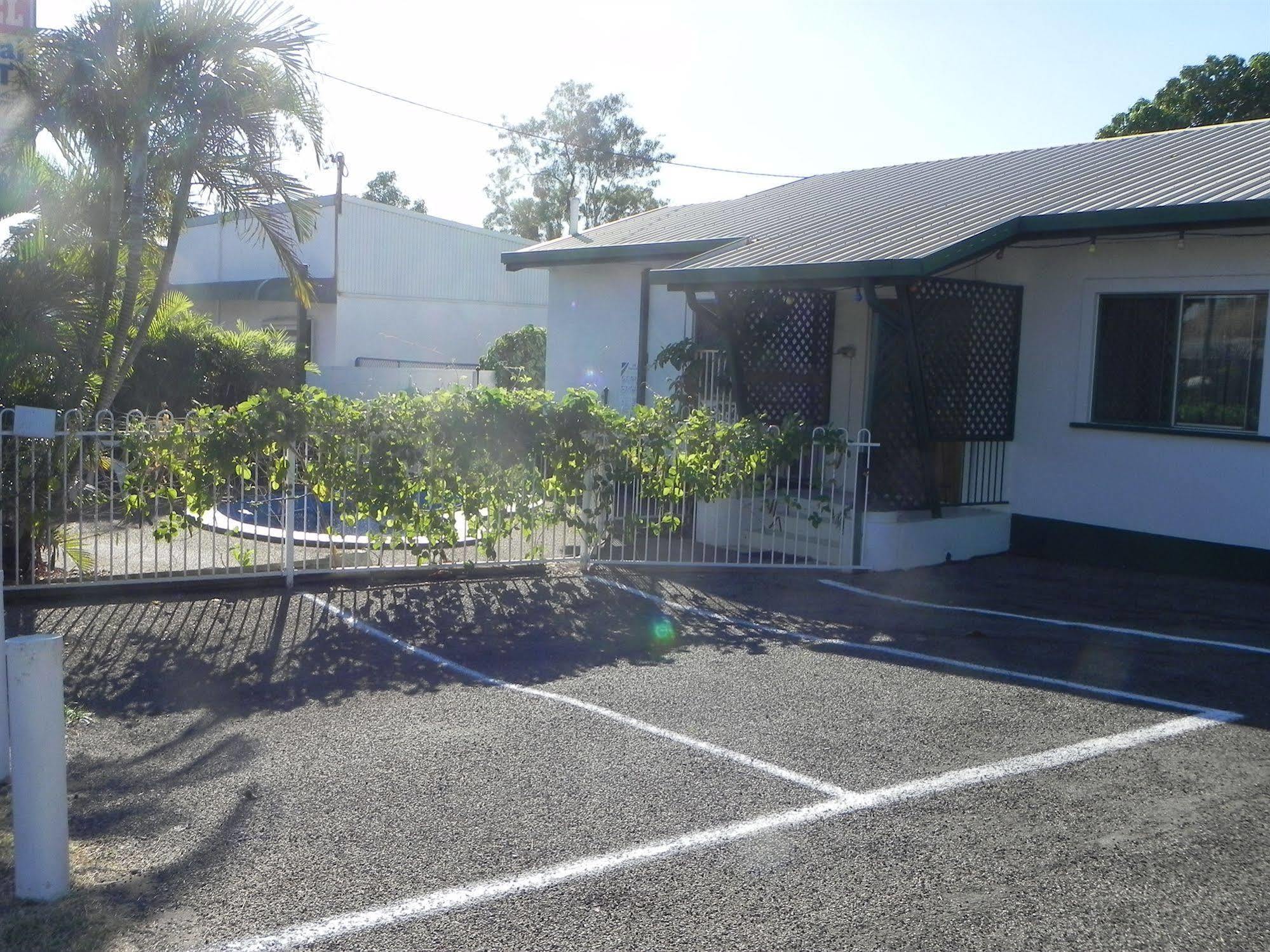 Central Point Motel Mount Isa Exterior photo