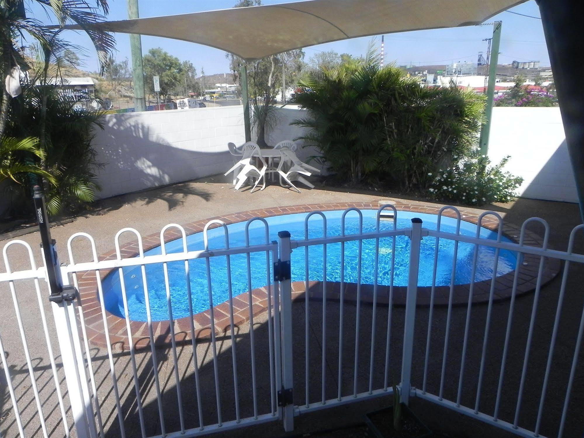 Central Point Motel Mount Isa Exterior photo